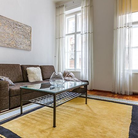 Newly Renovated Apartment In The Old Town Bratislava Esterno foto