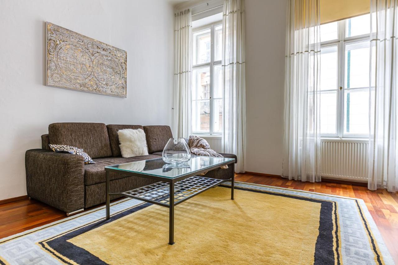 Newly Renovated Apartment In The Old Town Bratislava Esterno foto