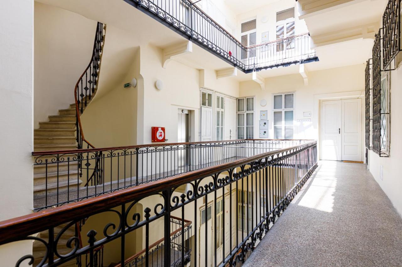 Newly Renovated Apartment In The Old Town Bratislava Esterno foto
