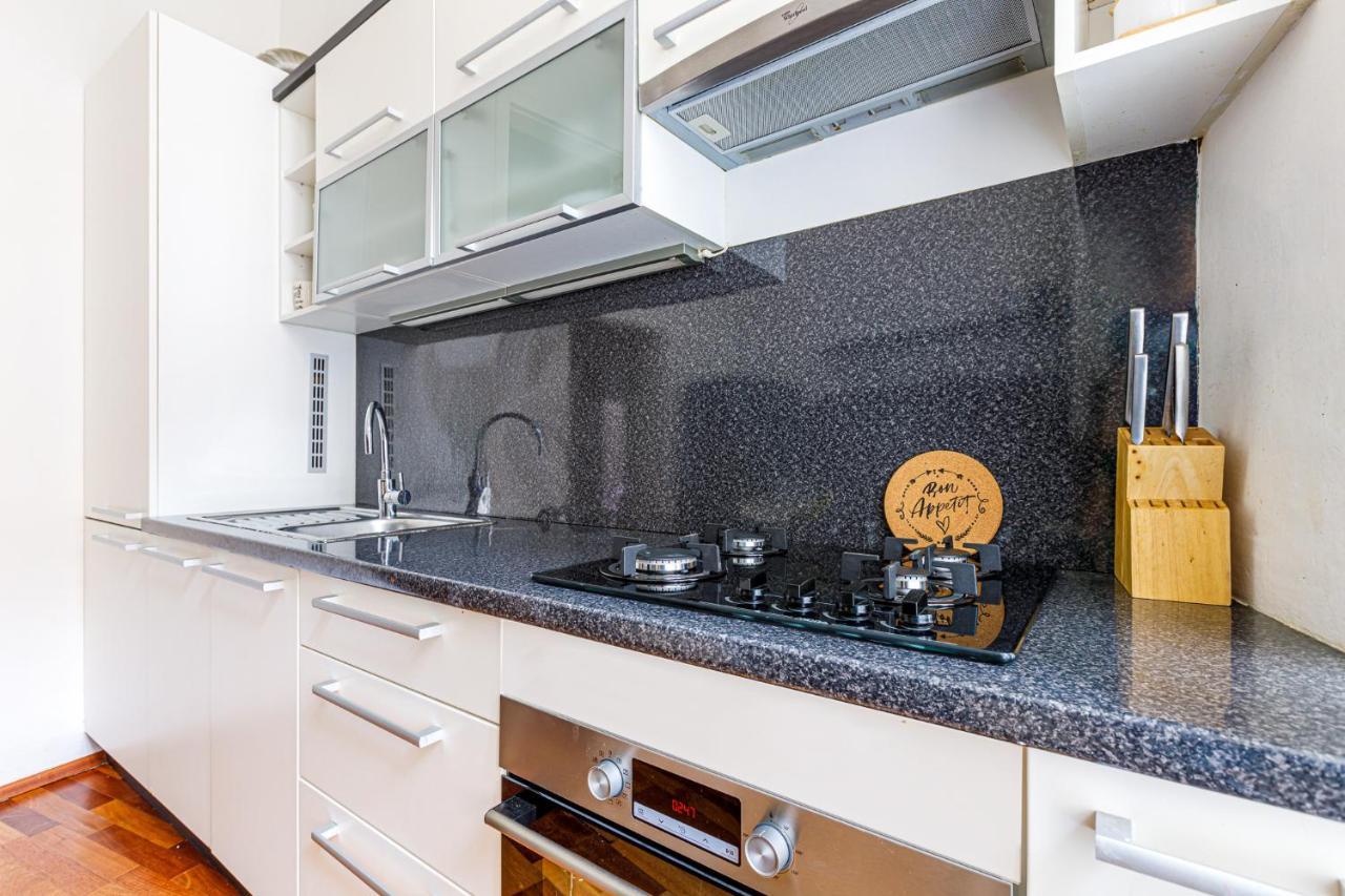 Newly Renovated Apartment In The Old Town Bratislava Esterno foto