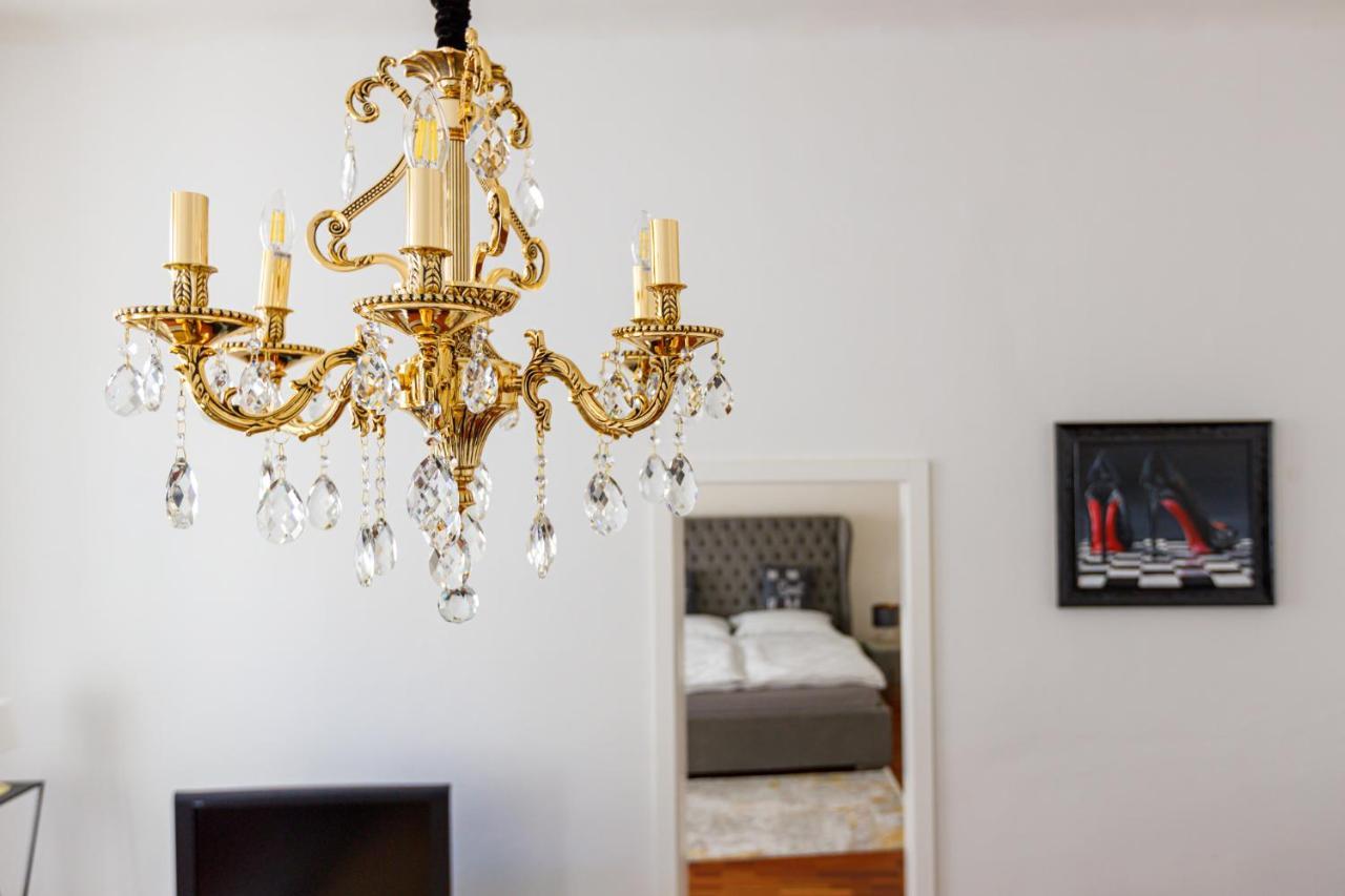 Newly Renovated Apartment In The Old Town Bratislava Esterno foto