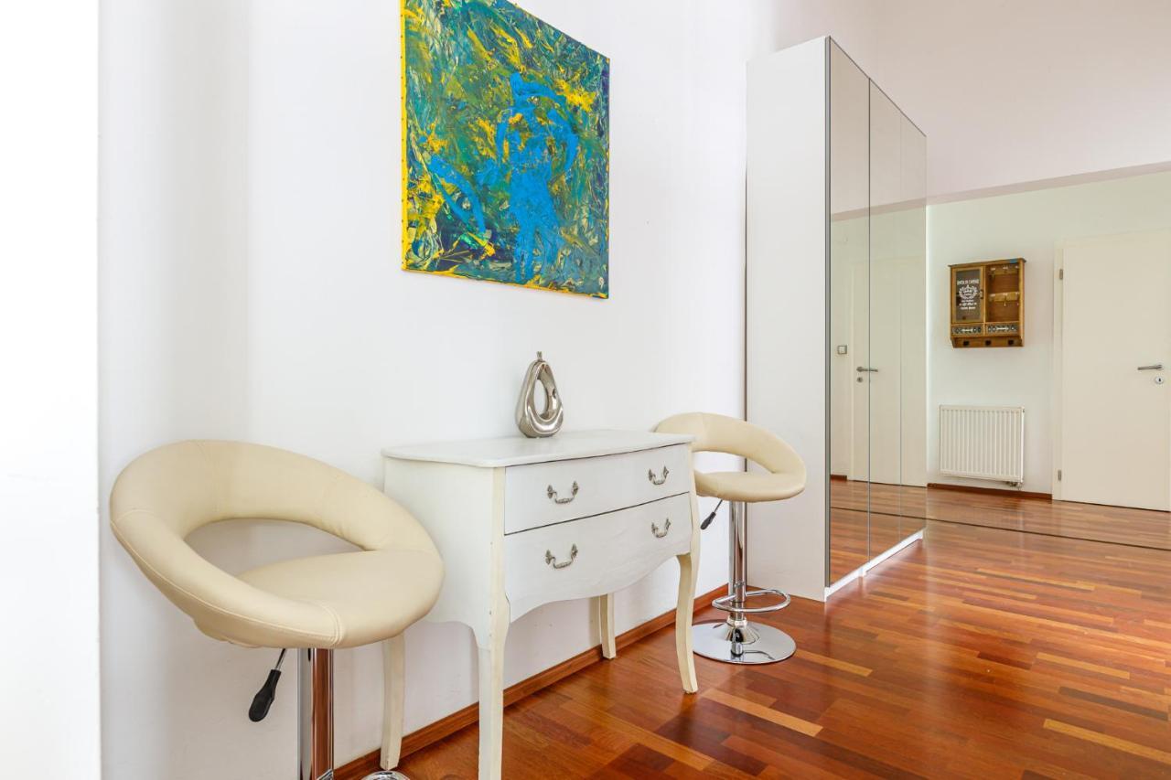 Newly Renovated Apartment In The Old Town Bratislava Esterno foto