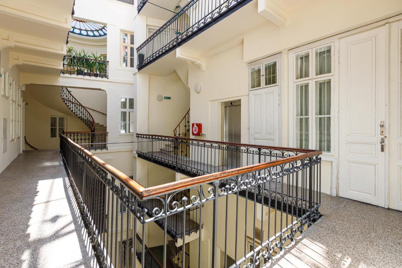 Newly Renovated Apartment In The Old Town Bratislava Esterno foto