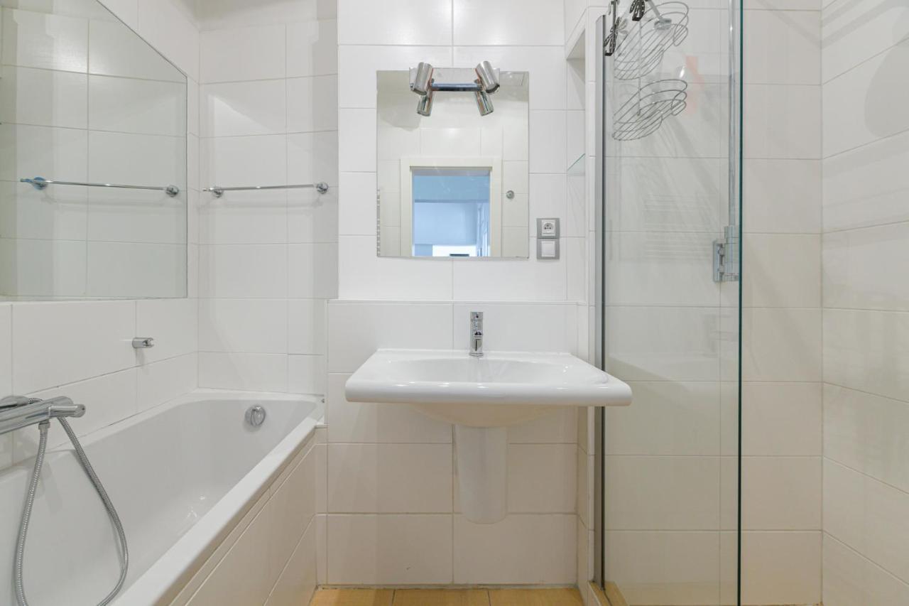 Newly Renovated Apartment In The Old Town Bratislava Esterno foto