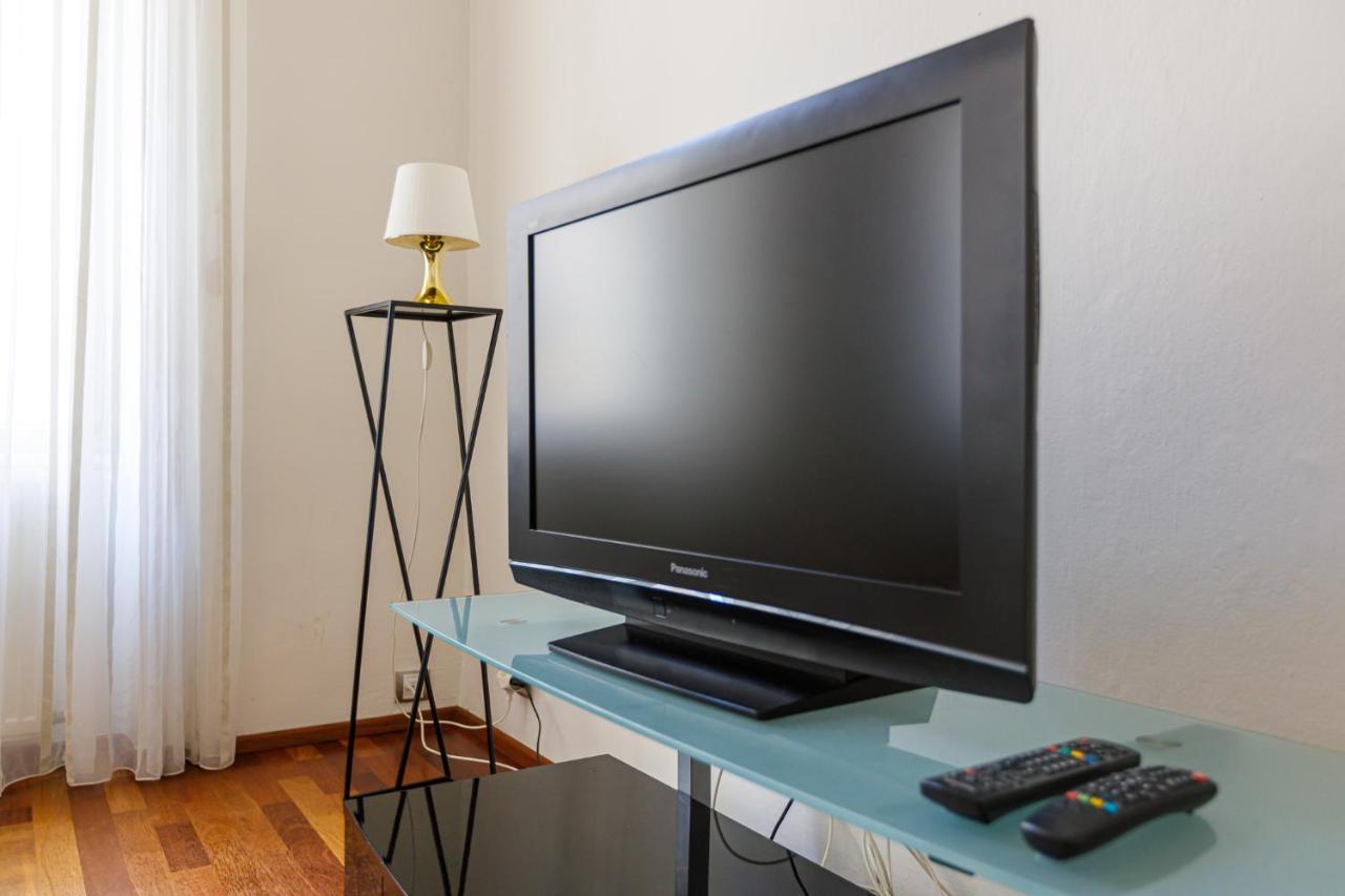 Newly Renovated Apartment In The Old Town Bratislava Esterno foto