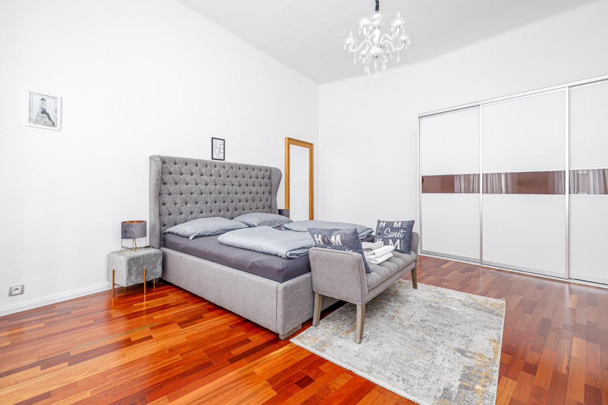 Newly Renovated Apartment In The Old Town Bratislava Esterno foto