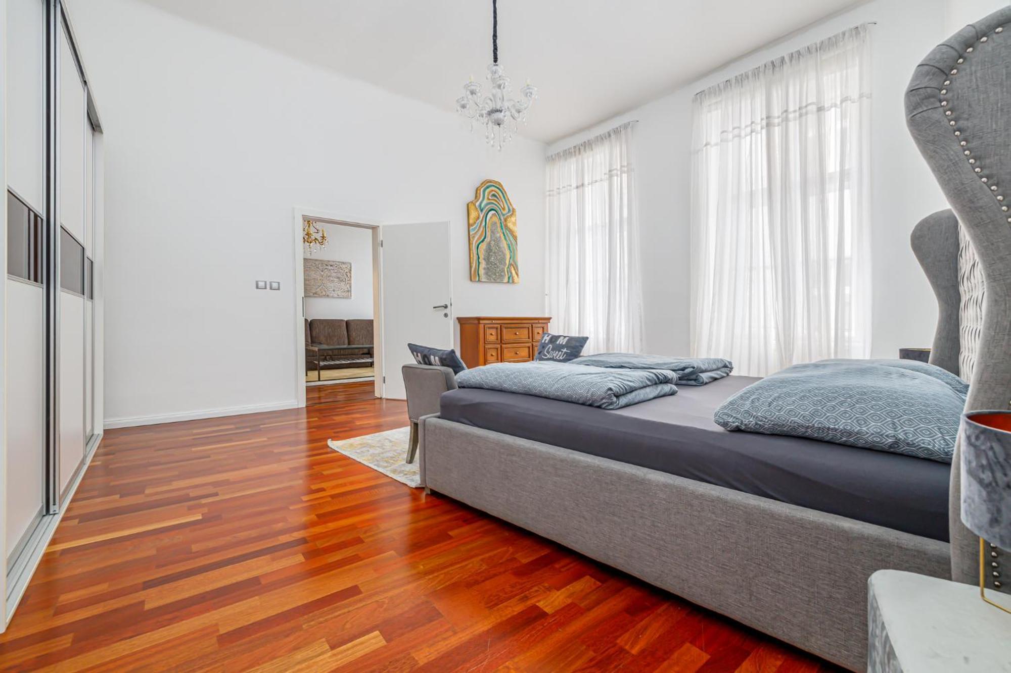 Newly Renovated Apartment In The Old Town Bratislava Esterno foto