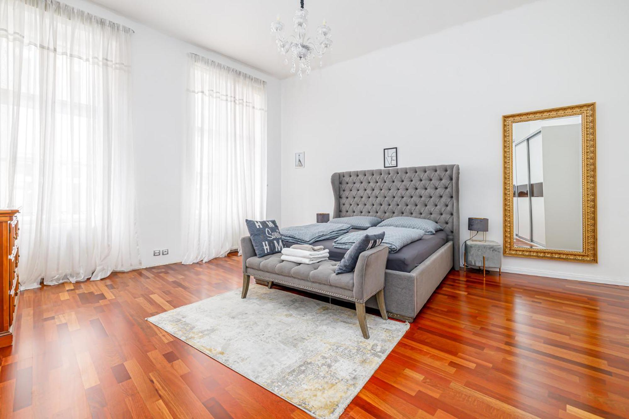 Newly Renovated Apartment In The Old Town Bratislava Esterno foto